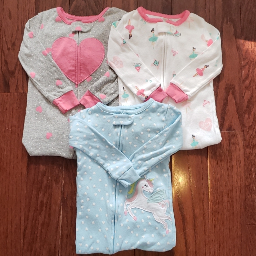 Carter's NWOT lot of 3 footie pajamas 💜